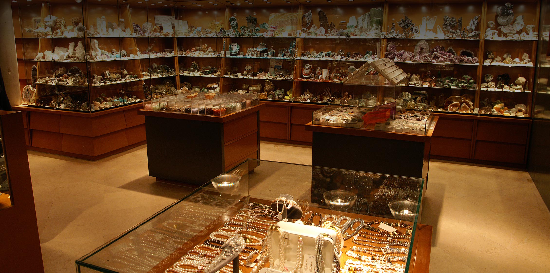 Magasin minéraux du carrousel du Louvre Magasin Les Minéraux - Carrousel du Louvre
