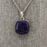 Pendentif en Charoïte