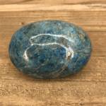 Galet en Apatite Bleue