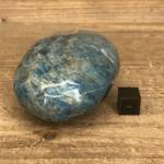 Galet en Apatite Bleue