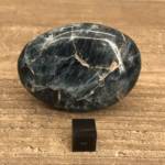 Galet en Apatite Bleue