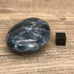 Galet en Apatite Bleue