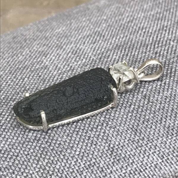 Pendentif en Moldavite