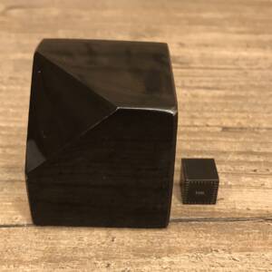 Cube en Obsidienne Noire