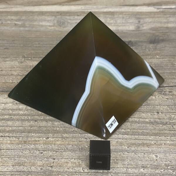 Pyramide en Agate Teintée