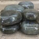Galet en Labradorite