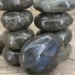 Galet en Labradorite