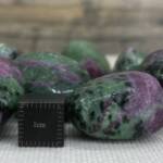 Rubis sur zoïsite Poli