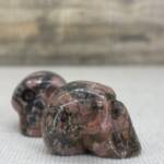 Crâne en Rhodonite