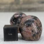 Crâne en Rhodonite