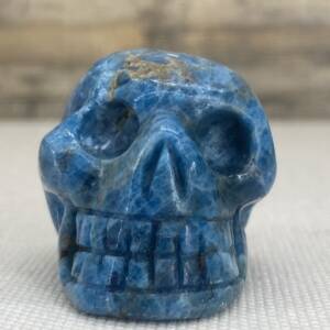 Crâne en Apatite Bleue