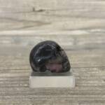 Crâne en Rhodonite