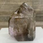 Pointe en Quartz à Inclusions Améthysé