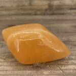 Galet en Calcite Orange