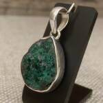 Pendentif en Uvarovite