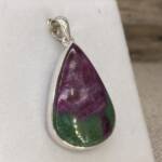 Pendentif en Rubis sur Zoïsite