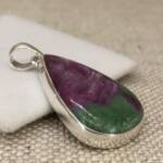 Pendentif en Rubis sur Zoïsite