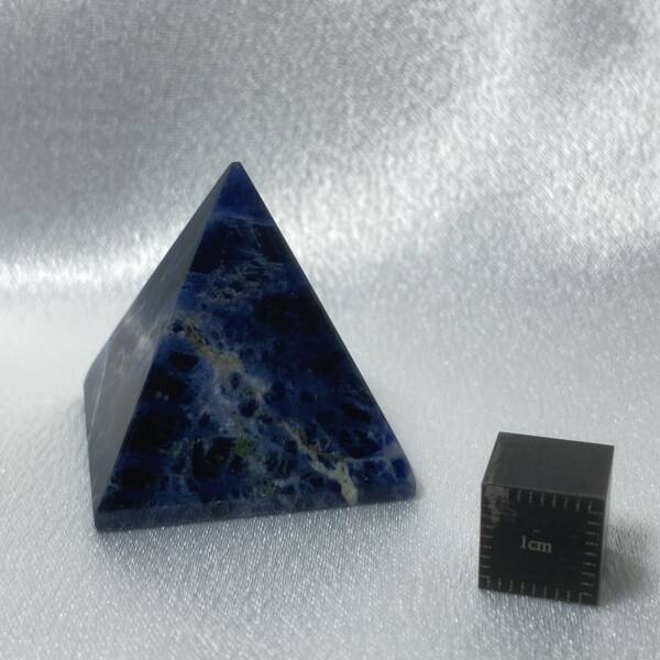 Pyramide Sodalite