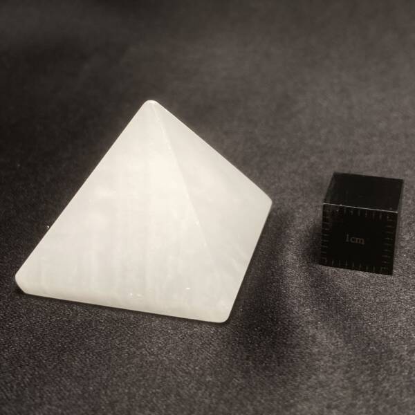 Pyramide Manganocalcite