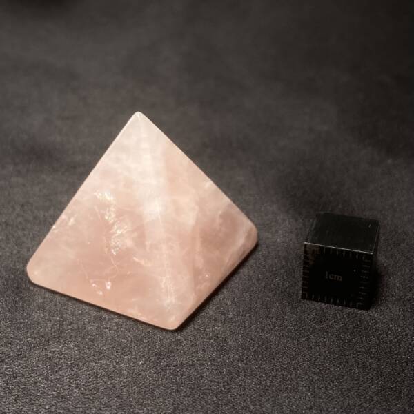 Pyramide Quartz Rose