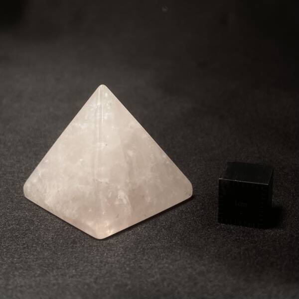 Pyramide Quartz Rose