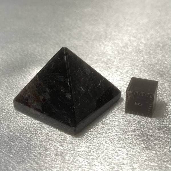 Pyramide Arfvedsonite