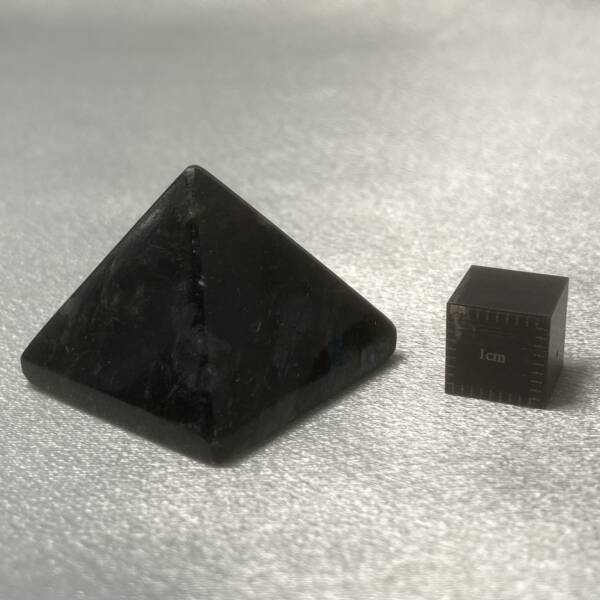 Pyramide Arfvedsonite