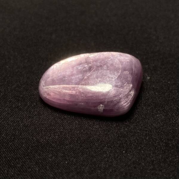 Galet Lepidolite