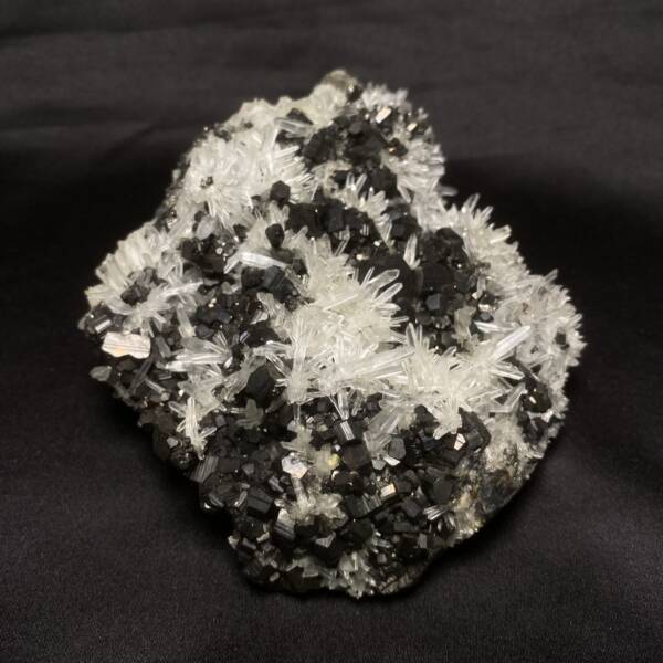 Sphalérite et Quartz sur Pyrite