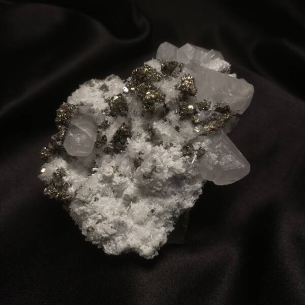 Pyrite, Calcite, Quartz, Apatite, Blende