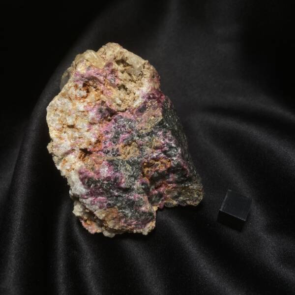 Rubellite sur Quartz