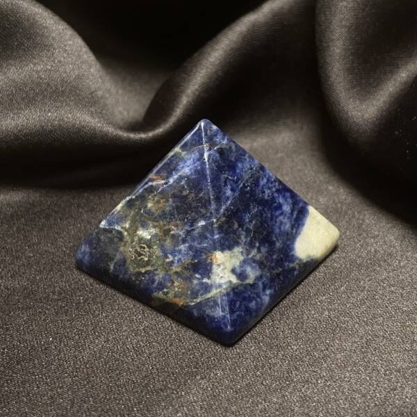 Pyramide Sodalite