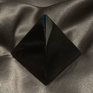 Pyramide Obsidienne noire