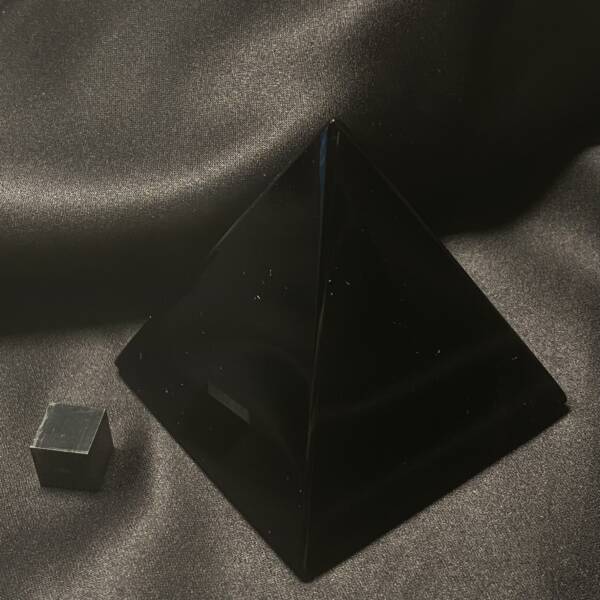 Pyramide Obsidienne noire