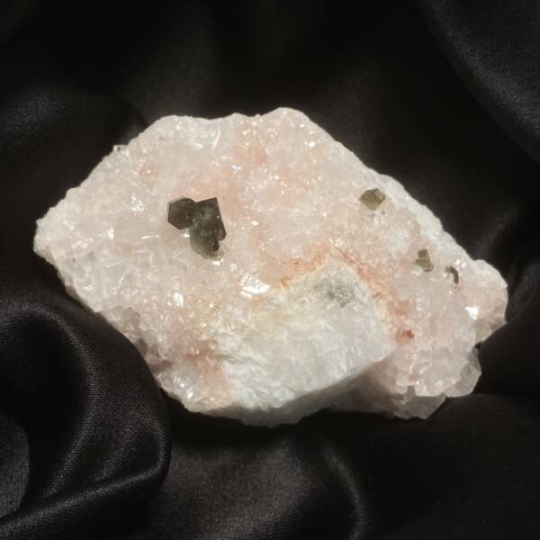 Uvite sur Calcite