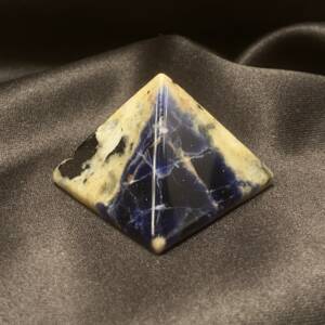 Pyramide Sodalite