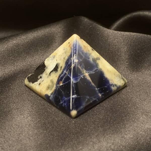 Pyramide Sodalite