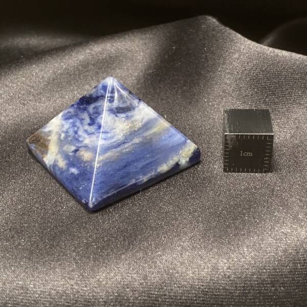 Pyramide Sodalite