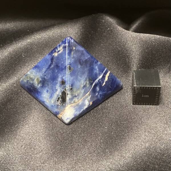 Pyramide Sodalite