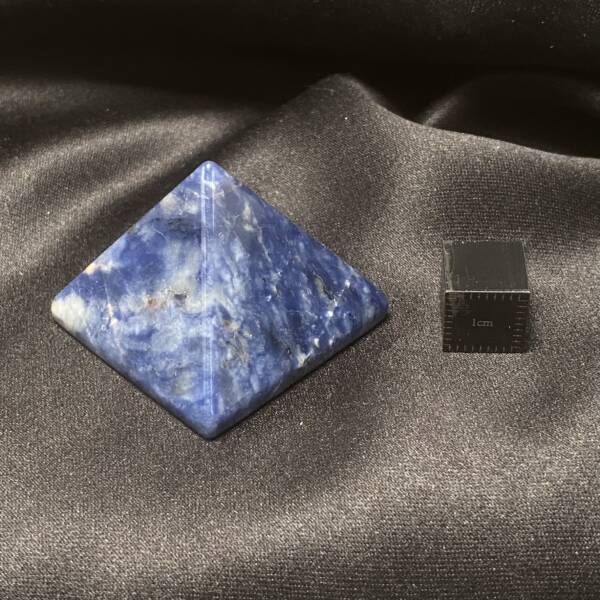 Pyramide Sodalite