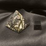 Pyramide Rhodonite