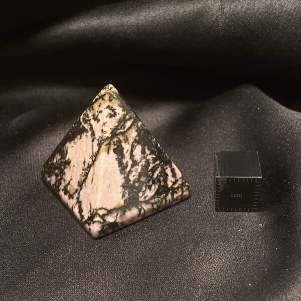 Pyramide Rhodonite