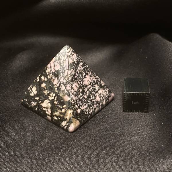 Pyramide Rhodonite