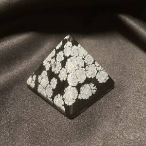 Pyramide Obsidienne Mouchetée