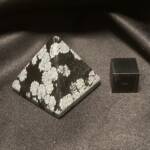 Pyramide Obsidienne Mouchetée