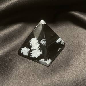 Pyramide Obsidienne Mouchetée