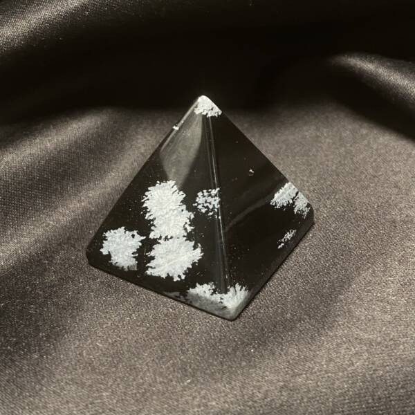 Pyramide Obsidienne Mouchetée