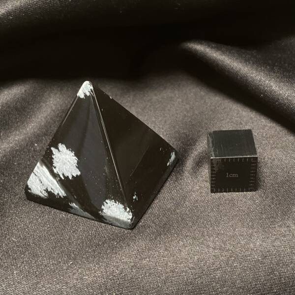 Pyramide Obsidienne Mouchetée