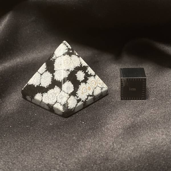 Pyramide Obsidienne Mouchetée