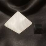 Pyramide Manganocalcite